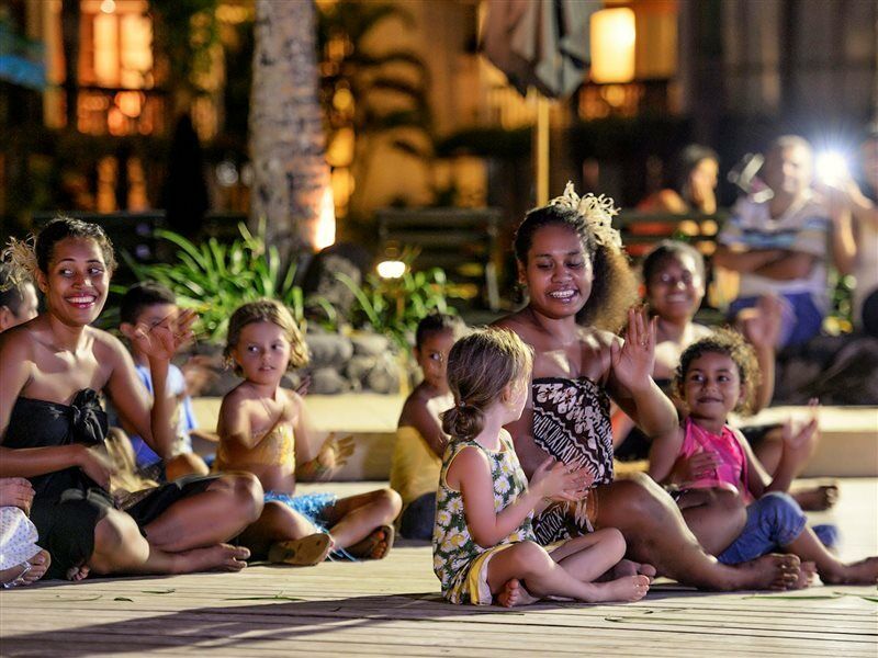 Hotel The Warwick Fiji Korolevu  Exterior foto A family from the Cook Islands
