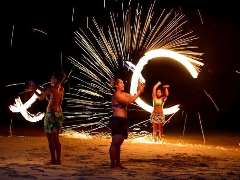 Hotel The Warwick Fiji Korolevu  Exterior foto Luau performers